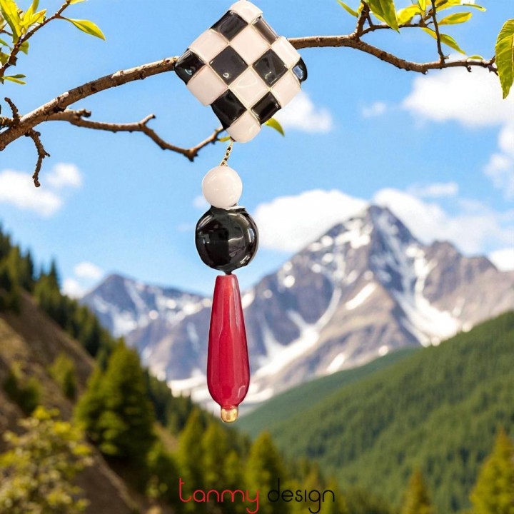 Cài áo hình vuông trắng đen, giọt nước mã não đỏ